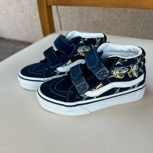 Boys vans sk8 mid rise reissue dino print, never worn. Size 11.5 boys.